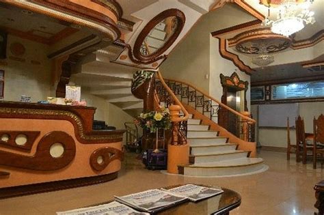 Golden Stallion Suites .